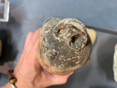 Acht diverse gesculpteerde stenen hoofden, o.a. Gandhara, Etruskisch, Japans en Chinees — foto 18