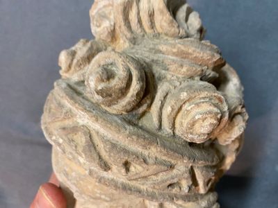 Acht diverse gesculpteerde stenen hoofden, o.a. Gandhara, Etruskisch, Japans en Chinees — foto 23