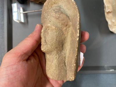 Acht diverse gesculpteerde stenen hoofden, o.a. Gandhara, Etruskisch, Japans en Chinees — foto 6