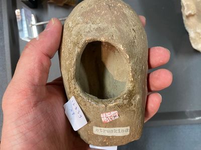 Acht diverse gesculpteerde stenen hoofden, o.a. Gandhara, Etruskisch, Japans en Chinees — foto 7