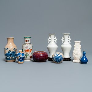 Acht kleine Chinese vaasjes en een penselenwasser, Kangxi en later — foto 1