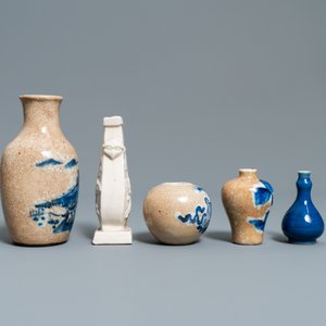 Acht kleine Chinese vaasjes en een penselenwasser, Kangxi en later — foto 5