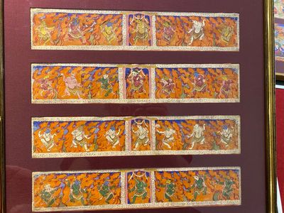 Acht tsaklis en drie beschildere houten boekkaften, Tibet, 19e eeuw — foto 24
