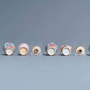 Achtendertig Chinese blauw-witte, famille rose en monochrome miniatuur vaasjes, Kangxi/Qianlong — foto 26
