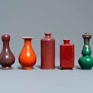 Achttien Chinese monochrome miniatuur vaasjes en snuifflessen, 18/20e eeuw — foto 16