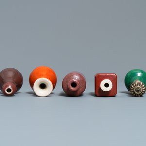 Achttien Chinese monochrome miniatuur vaasjes en snuifflessen, 18/20e eeuw — foto 18