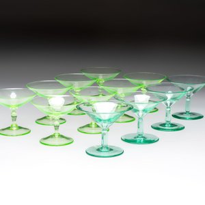 A.D. Copier (1901-1991): a set of eight and a set of four liquor glasses, etched marked, Glasfabriek Leerdam, ca. 1930 — foto 1