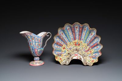 Aiguière-casque et son bassin en forme de coquille en émaux de Canton, Chine, Yongzheng/Qianlong