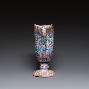Aiguière-casque et son bassin en forme de coquille en émaux de Canton, Chine, Yongzheng/Qianlong — photo 11