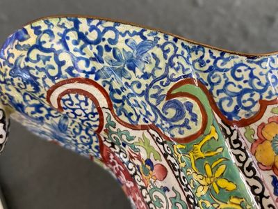 Aiguière-casque et son bassin en forme de coquille en émaux de Canton, Chine, Yongzheng/Qianlong — photo 8