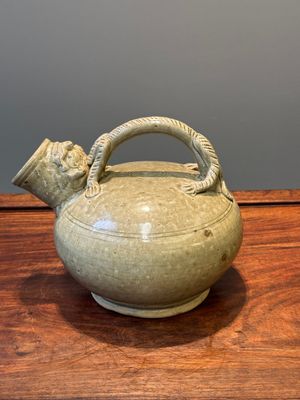 Aiguière en porcelaine de Chine du four de Yaozhou monochrome, Tang ou postérieur — photo 1