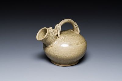 Aiguière en porcelaine de Chine du four de Yaozhou monochrome, Tang ou postérieur