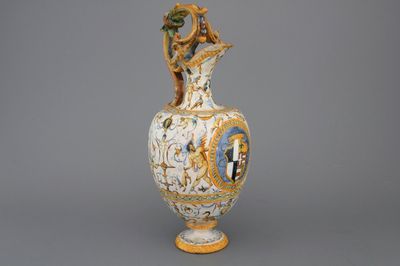 Aiguière héraldique importante en majolique d'Urbino, atelier Fontana, env. 1560