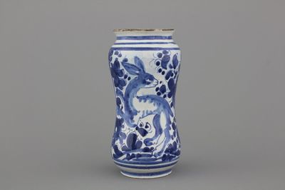 Albarello italien, décor lièvre, Savona, daté 1711