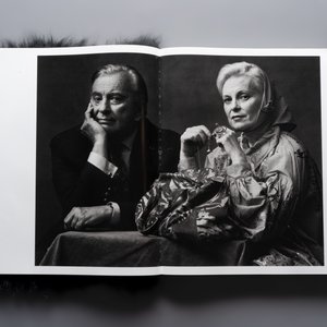 Albert Watson (1942): 'KAOS', sample copy with faux chimpanzee fur fitting, Taschen, 2017 — foto 9