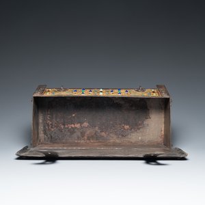 Alfred Daguet (Parijs, 1875-1942): Neogotisch koffertje in metaal, gehamerd koper en glazen cabochons, ca. 1900 — foto 10