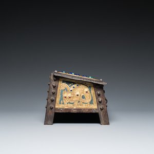 Alfred Daguet (Paris, 1875-1942): A Gothic revival repoussé brass and copper-mounted metal box with glass cabochons, ca. 1900 — 照片 9