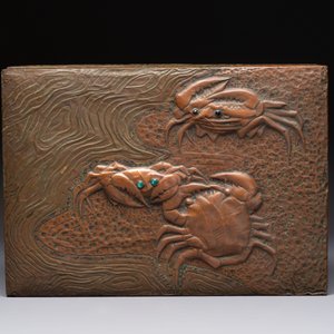 Alfred Daguet (Paris, 1875-1942): An Art Nouveau repoussé brass- and copper-mounted box with 'crabs' design and inset glass eyes, ca. 1900 — photo 4