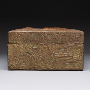 Alfred Daguet (Paris, 1875-1942): An Art Nouveau repoussé brass- and copper-mounted box with 'crabs' design and inset glass eyes, ca. 1900 — photo 8