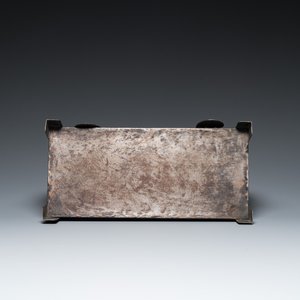Alfred Daguet (Paris, 1875-1942): Coffret néogothique en métal monté de cuivre et laiton repoussé aux cabochons en verre, ca. 1900 — photo 6