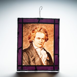 Alfred Labille en Pierre Bertrand (Rijsel, actief 1902-1930): Een beschilderd glasraam met portret van Ludwig van Beethoven — foto 6