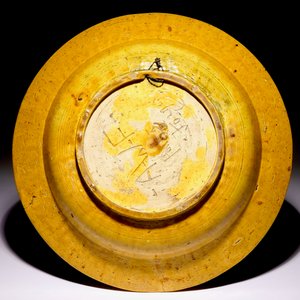Alfred William Finch (1854 –1930): A large yellow-glazed slip-decorated ceramic dish — photo 2