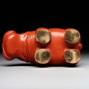 An 18kt gold mounted red jasper hippopotamus with sapphire inset eyes in Fabergé-style, early 20th C. — photo 8
