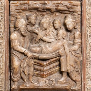 An alabaster carving depicting 'The entombment', Malines, monogram ND for Nicolaas Daems, 1st half 17th C. — photo 2