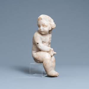 An alabaster figure of a putto with a bird on the knee, 17th C. — 照片 1