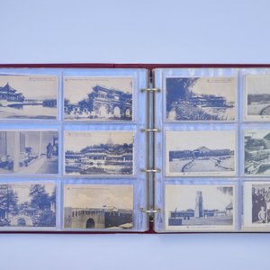 An album of Chinese postcards, 19/20th C. — 照片 18