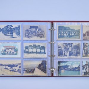 An album of Chinese postcards, 19/20th C. — 照片 22
