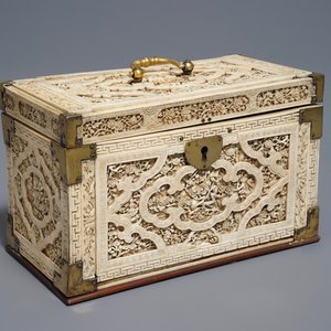An Anglo-Chinese brass-mounted ivory box, 19th C. — 照片 1