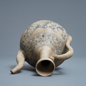 An Annamese blue and white kendi with fish, Vietnam, 15/16th C. — 照片 7