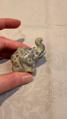 An Annamese or Vietnamese blue and white elephant-form water dropper, 15/16th C. — photo 3