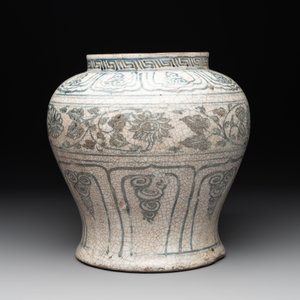 An Annamese or Vietnamese blue and white jar with floral design, 15/16th C. — photo 3