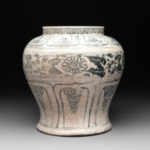 An Annamese or Vietnamese blue and white jar with floral design, 15/16th C. — photo 5