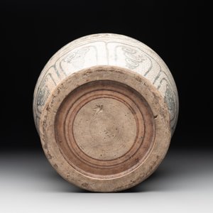 An Annamese or Vietnamese blue and white jar with floral design, 15/16th C. — photo 7