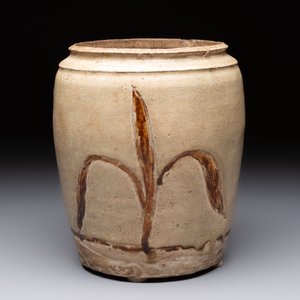 An Annamese or Vietnamese brown-glazed cream-ground 'grass sprigs' jar, 12/13th C. — 照片 1