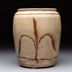 An Annamese or Vietnamese brown-glazed cream-ground 'grass sprigs' jar, 12/13th C. — 照片 2