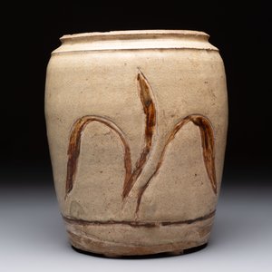 An Annamese or Vietnamese brown-glazed cream-ground 'grass sprigs' jar, 12/13th C. — 照片 4