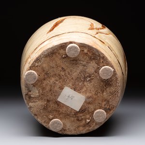 An Annamese or Vietnamese brown-glazed cream-ground 'grass sprigs' jar, 12/13th C. — 照片 7