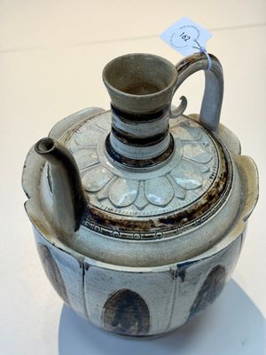 An Annamese or Vietnamese brown-glazed cream-ground 'lotus' ewer, 14th C. — photo 5