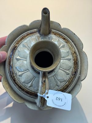 An Annamese or Vietnamese brown-glazed cream-ground 'lotus' ewer, 14th C. — photo 7