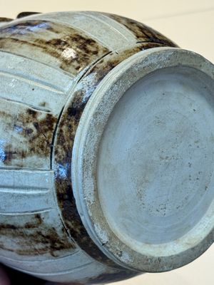 An Annamese or Vietnamese brown-glazed cream-ground 'lotus' ewer, 14th C. — photo 10