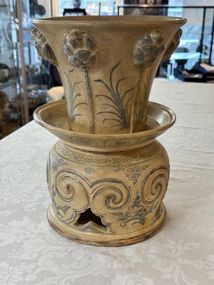 An Annamese or Vietnamese openworked blue and white 'lotus' vessel, 15/16th C. — photo 1