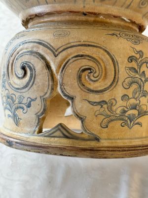 An Annamese or Vietnamese openworked blue and white 'lotus' vessel, 15/16th C. — photo 15