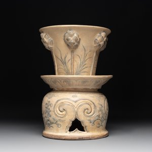 An Annamese or Vietnamese openworked blue and white 'lotus' vessel, 15/16th C. — photo 2