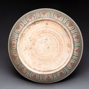 An Annamese or Vietnamese polychrome-enamelled 'phoenix' dish, 15/16th C. — photo 2