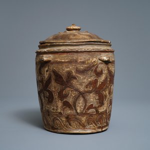 An Annamese polychrome jar and cover with incised design, Vietnam, 15/16th C. — 照片 3