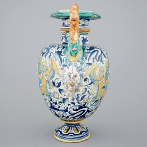 An Antwerp maiolica altar vase with a foglie decoration and IHS-panel, 16th C. — 照片 4